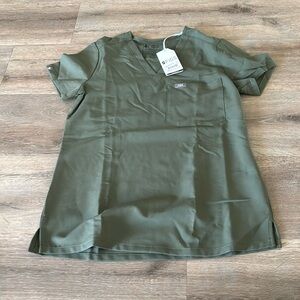 Caterina one pocket figs, scrub top